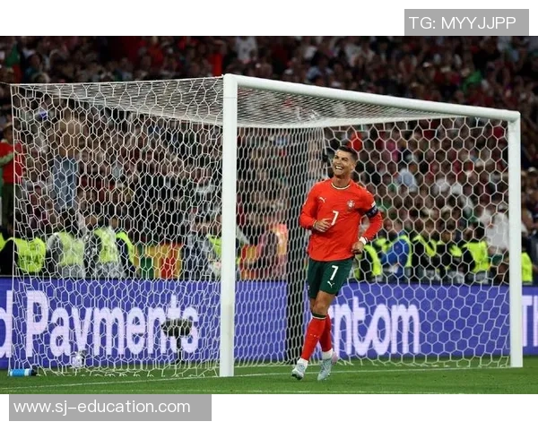 英超焦点战曼联与皇马战平一触即发的惨败瞬间引发全场热议