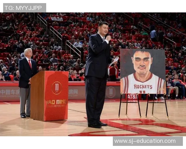 姚明带领火箭苦战爵士展现不屈精神与团队合作的精彩对决