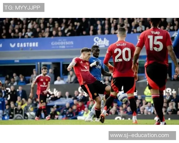 欧联杯曼联大胜巴萨引发争议判罚全场沸腾瞬间回顾