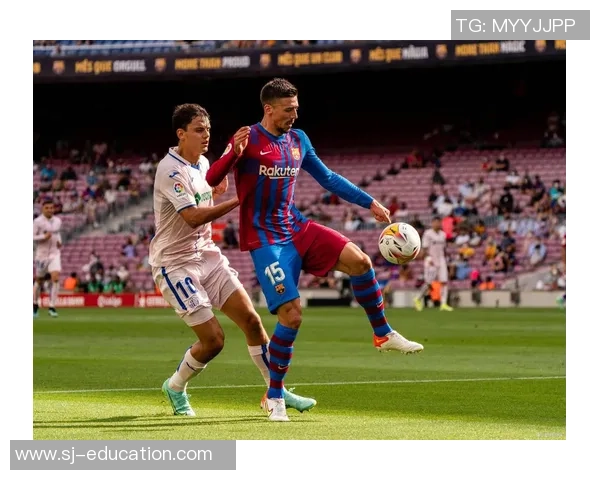 意甲焦点战巴萨与尤文图斯握手言和乌龙球成比赛转折点