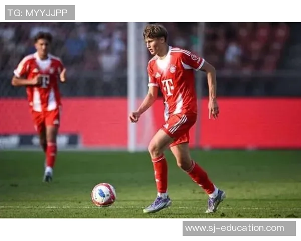 欧联杯激战拜仁小胜AC米兰红牌争议引发全场热议与转会传闻