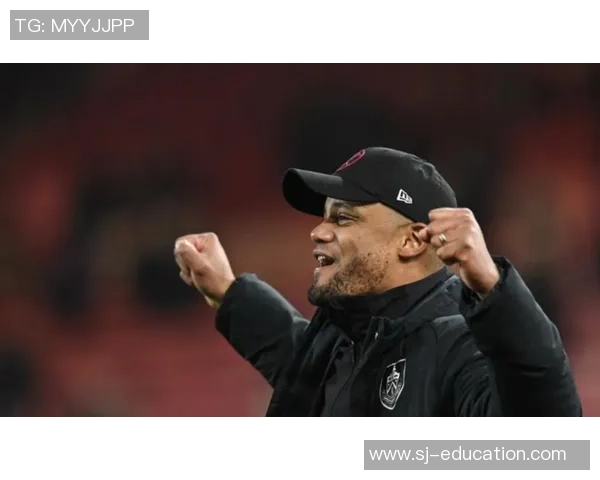 世界杯精彩对决拜仁逆转曼联补时绝杀引发全场狂欢 世界杯精彩对决拜仁逆转曼联补时绝杀引发全场狂欢