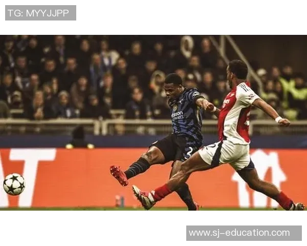 中超精彩对决曼联与国米激战成平局历史冷门引发球迷热议 中超精彩对决曼联与国米激战成平局历史冷门引发球迷热议