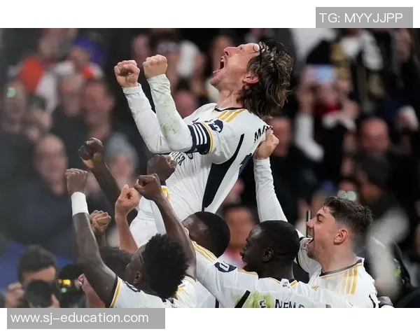 德甲精彩对决巴萨狂胜那不勒斯五球大捷引爆全场激情