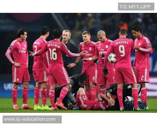 欧冠激战:皇马凭借帽子戏法力克波尔图全场沸腾 欧冠激战:皇马凭借帽子戏法力克波尔图全场沸腾