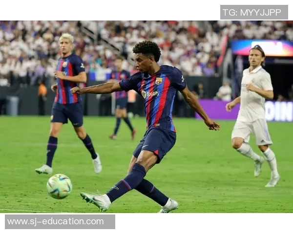 欧冠激战巴萨与尤文图斯战成平局逆转瞬间引发全场热潮战术分析 欧冠激战巴萨与尤文图斯战成平局逆转瞬间引发全场热潮战术分析