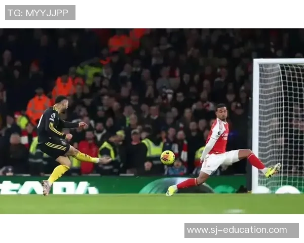 英超激战曼联与拜仁握手言和乌龙球成比赛转折点引发热议 英超激战曼联与拜仁握手言和乌龙球成比赛转折点引发热议