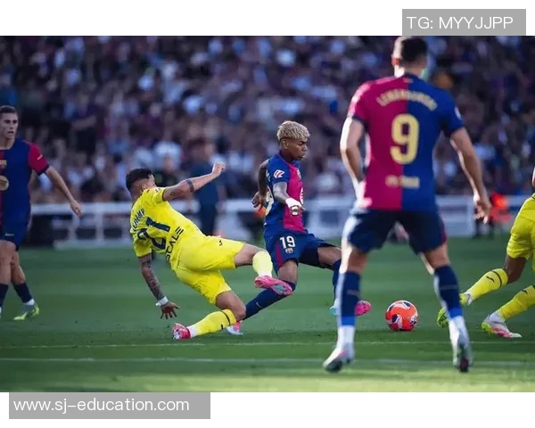 欧冠激战：巴萨险胜那不勒斯红牌事件引发全场热议与争议