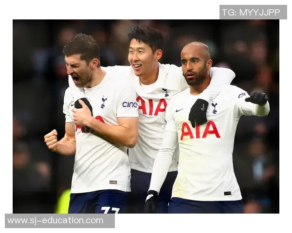 热刺大胜曼联引发红牌争议全场沸腾世界杯赛场风云再起 热刺大胜曼联引发红牌争议全场沸腾世界杯赛场风云再起